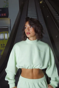 Youngla W540 Scuba Crop<Women Outerwear